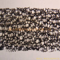 過濾海綿也稱網(wǎng)狀海綿，爆破海綿。聚氨酯過濾海綿由普通開孔軟泡高溫爆破開孔加工而成，爆破除掉了泡沫網(wǎng)絡(luò)之間原有的氣泡膜，得到了主體骨架網(wǎng)狀結(jié)構(gòu)。
過濾海綿的空隙率高達(dá)97%，具有優(yōu)異的透氣性、良好的柔軟性和較高的機(jī)械強(qiáng)度。
