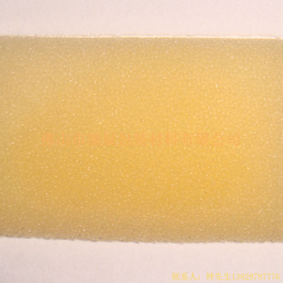 彈性好、拉力強(qiáng)、濾塵速度快、濾塵率高、氣流阻力低、通風(fēng)性能好、耐藥等化學(xué)性能良好。可以清洗，水洗后效果不變。過濾棉，具有較好的透氣性和較強(qiáng)的機(jī)械強(qiáng)度，作為過濾材料具有流動阻力小，濾出效率高的特點(diǎn)，可反復(fù)水洗，顯示出耐用，環(huán)保，經(jīng)濟(jì)等優(yōu)勢。