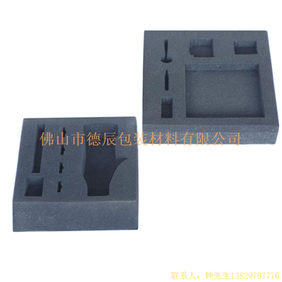 海綿內(nèi)托對(duì)各行各業(yè)產(chǎn)品起到絕緣、密封、防震、防塵、填充、隔音、固定，能夠保護(hù)包裝產(chǎn)品在運(yùn)輸過程中安然無恙，起到保護(hù)產(chǎn)品的一個(gè)作用，同時(shí)可以美化產(chǎn)品，提升產(chǎn)品檔次。