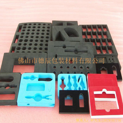 海綿包裝內(nèi)托是一種全新的包裝內(nèi)襯材料，其產(chǎn)品性能對(duì)比過去的紙質(zhì)內(nèi)襯。他的防潮性更好、減震性更強(qiáng)。產(chǎn)品本身也屬于環(huán)保材料擁有生物降解的特性，不會(huì)對(duì)地球環(huán)境造成二次損傷。目前在發(fā)達(dá)國家很多產(chǎn)品已從過去的紙質(zhì)內(nèi)襯向海綿包裝內(nèi)襯邁進(jìn)。